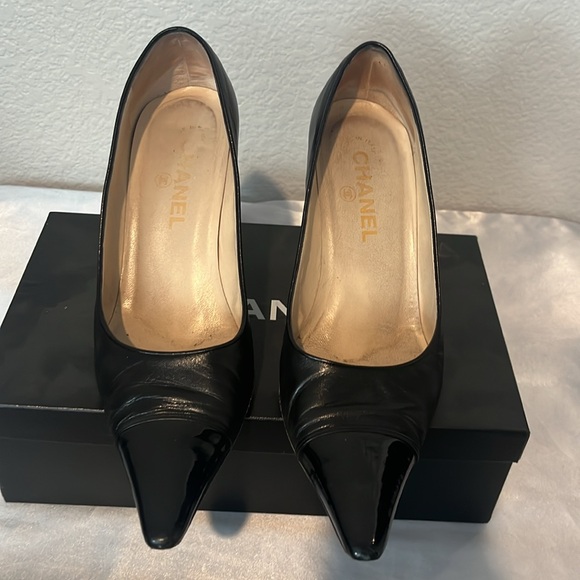 Chanel Black Classic Pumps with patent toe - Picture 1 of 16